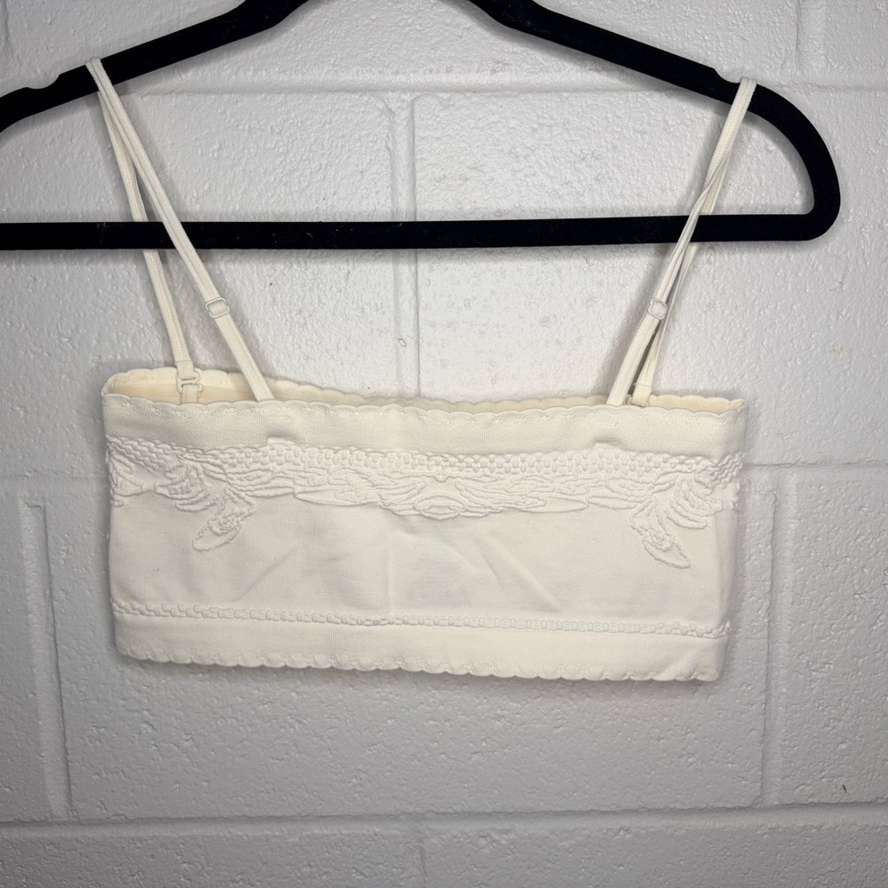 By Anthropologie cream bandeau sleepwear top
Intimates with removal straps - Picture 3 of 4
